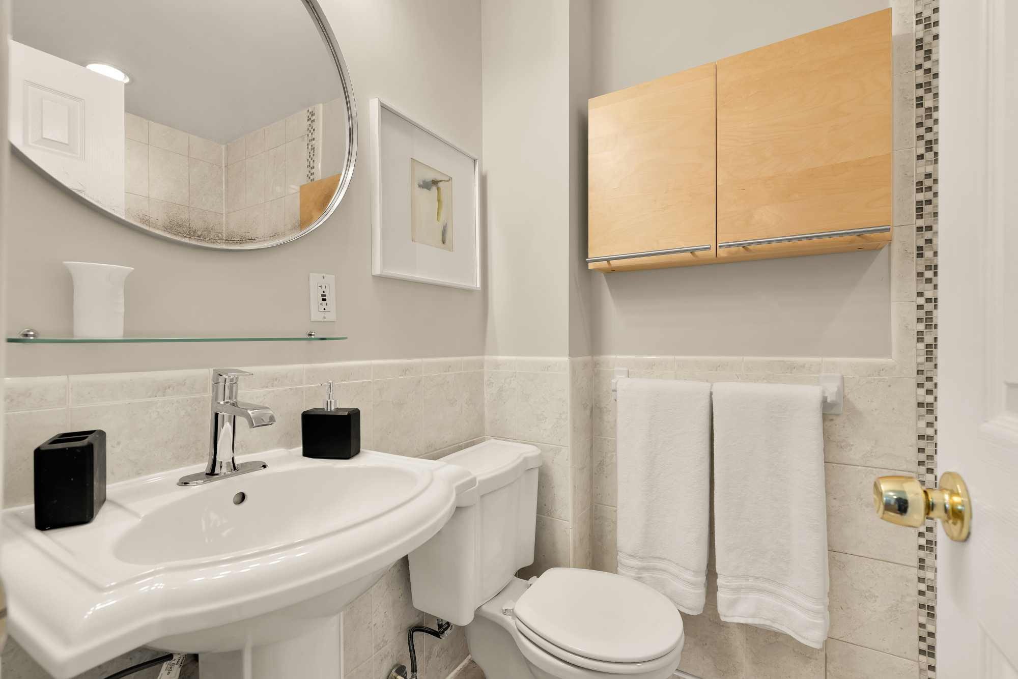 1231 Franklin St NE DC master bath
